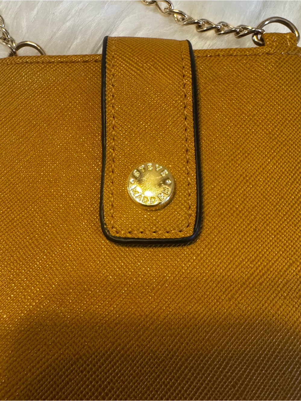 Steve Madden Dream Phone And Credit Card Crossbody With Chain Strap - Picture 3 of 3